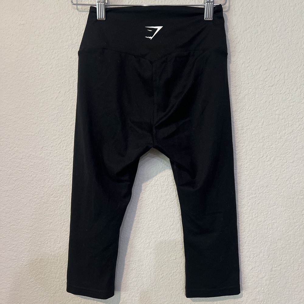 Gymshark Stretch Fitted BLACK cropped Leggings Gym Yoga Shorts Womens SMALL